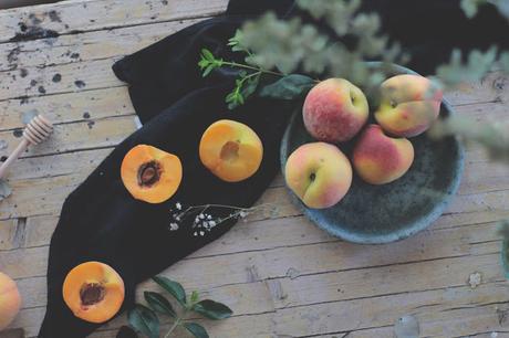 Melocotones a la plancha  con nueces caramelizadas al Tomillo