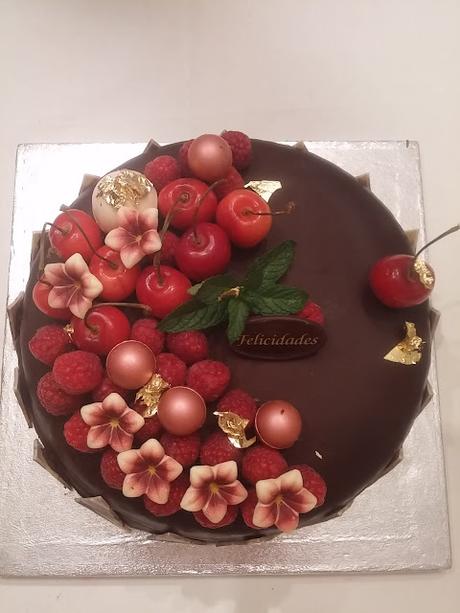 TARTA SACHER PARA UN CUMPLEAÑOS DE VERANO