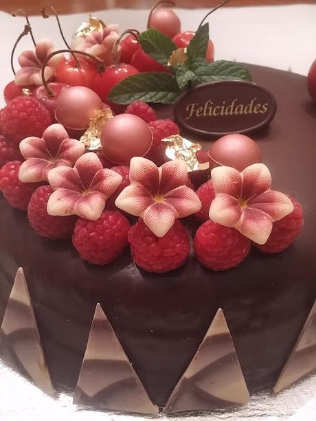 TARTA SACHER PARA UN CUMPLEAÑOS DE VERANO