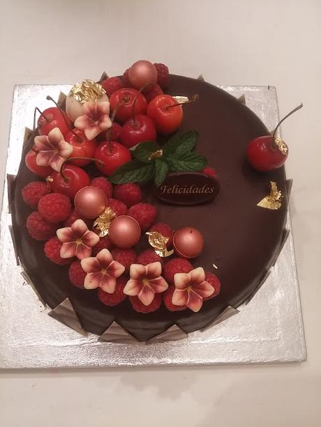 TARTA SACHER PARA UN CUMPLEAÑOS DE VERANO