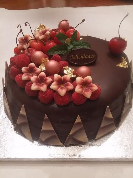 TARTA SACHER PARA UN CUMPLEAÑOS DE VERANO