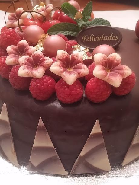 TARTA SACHER PARA UN CUMPLEAÑOS DE VERANO