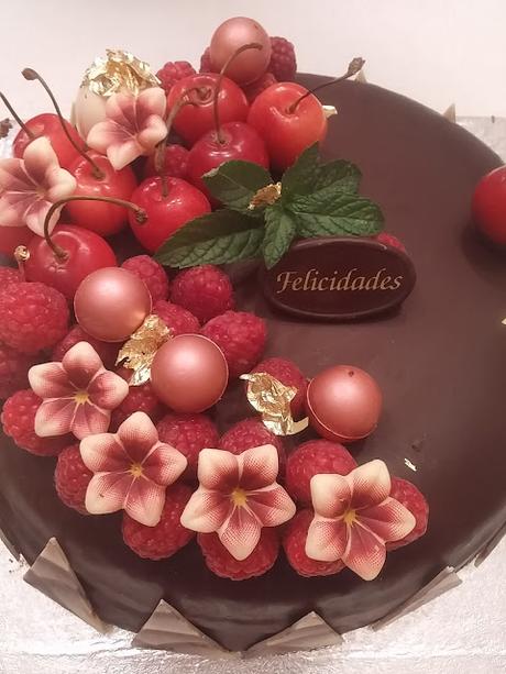 TARTA SACHER PARA UN CUMPLEAÑOS DE VERANO