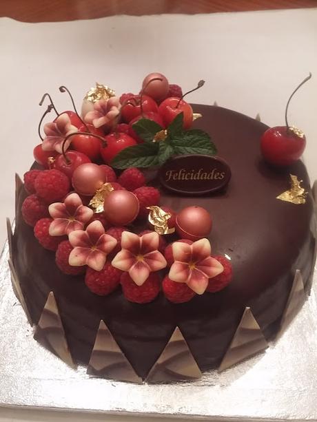TARTA SACHER PARA UN CUMPLEAÑOS DE VERANO