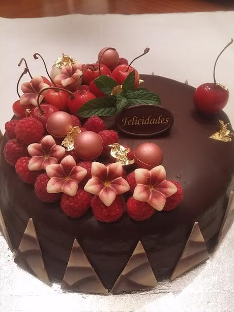 TARTA SACHER PARA UN CUMPLEAÑOS DE VERANO