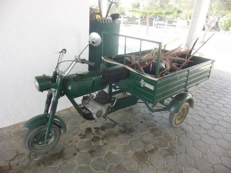 moto antigua Casa Chico Ze Algarve Portugal moto antigua Casa Chico Ze Algarve Portugal