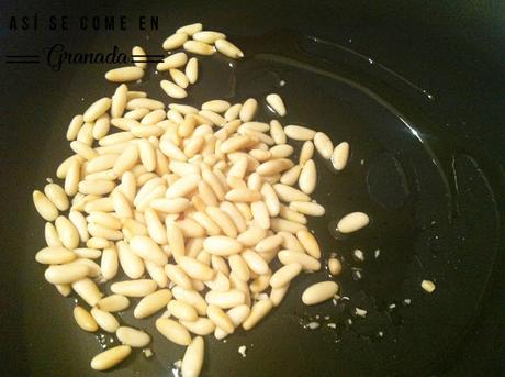 Espaguetis de calabacín con pesto y pollo