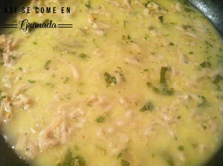 Espaguetis de calabacín con pesto y pollo