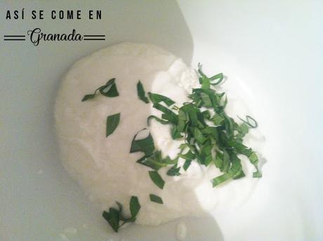 Espaguetis de calabacín con pesto y pollo