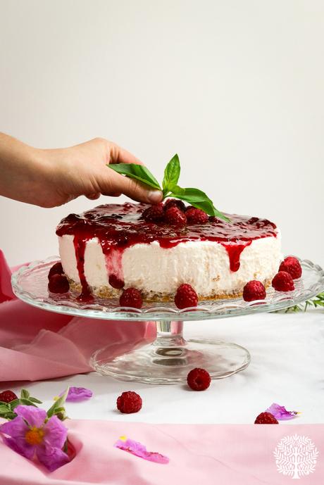 Tarta de mousse de queso y frutos rojos, sin horno