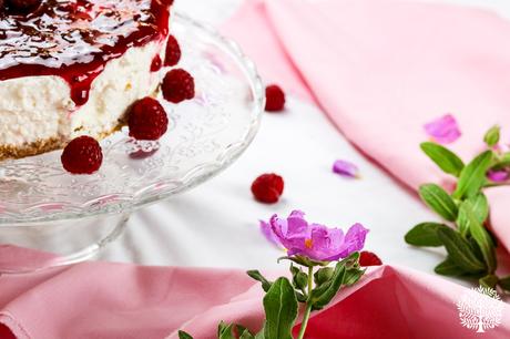 Tarta de mousse de queso y frutos rojos, sin horno