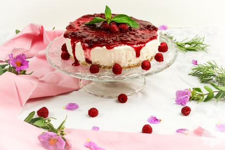 Tarta de mousse de queso y frutos rojos, sin horno