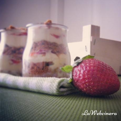 Copa crujiente de mascarpone y fresas