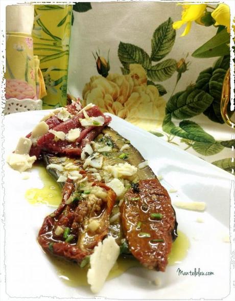 Berenjena marinada con tomate seco y carpaccio de ternera