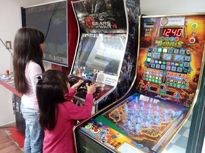 USAR EN EXCESO LA CONSOLA, TABLETA O CELULAR AFECTA ÓRGANOS COMO OJOS, MÚSCULOS DE LOS DEDOS, VEJIGA Y COLON.