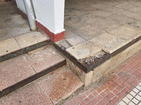 RESIDUOS SIN RECOGER, LAS FRONTERAS Y FALTA DE MANTENIMIENTO EN CALLES.