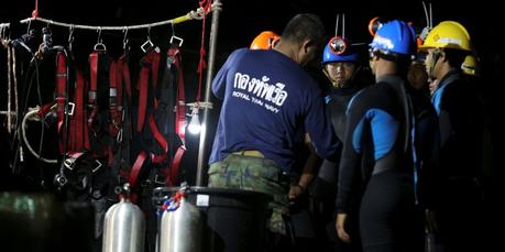 Tailandia: Rescatan a cuatro niños atrapados en la cueva