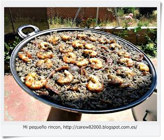 Paella de arroz negro