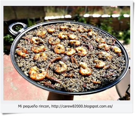 Paella de arroz negro