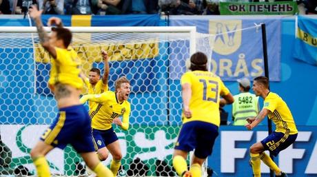 Un gol de Forsberg le valió a los escandinavos para meterse en los cuartos de final