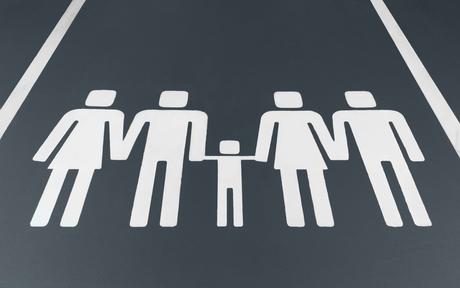 Volvo crea señales de parking familiar más inclusivas para reflejar los nuevos modelos de familia