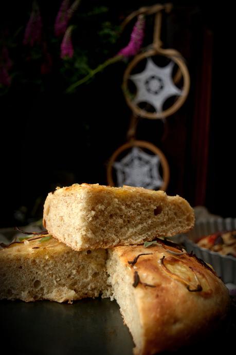 Focaccia de patata, cebolla y salvia con harina integral, una cena diferente Focaccia de patata, cebolla y salvia con harina integral, una cena diferente