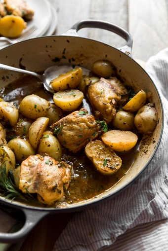 Pollo al horno con patatas y vino blanco - Paperblog