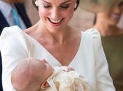 FAMILIA REAL BRITÁNICA Reuters)N.TIBURCIO Kate Middleton reaparece blanca radiante bautizo príncipe Louis