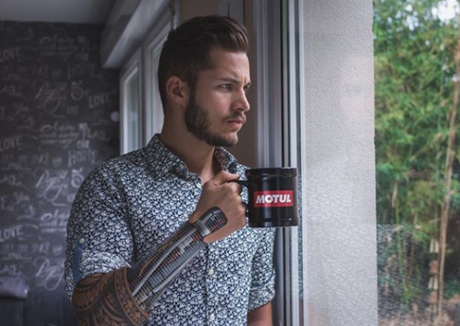 NIKOLAS BIGOT: EL CIBORG QUE HAY EN TÍ