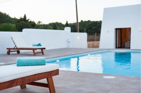 villa vacaciones ibiza villa alquiler ibiza estilo mediterráneo decoración mediterránea decoración ibiza decoración blanco madera   