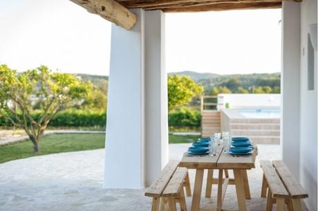 villa vacaciones ibiza villa alquiler ibiza estilo mediterráneo decoración mediterránea decoración ibiza decoración blanco madera   