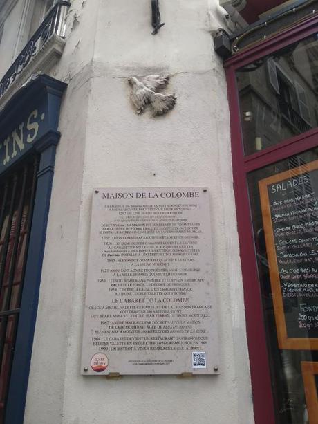 Qué hicieron dos palomas para merecer su nombre en una calle de París