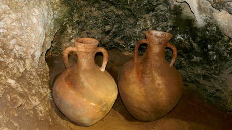 Objetos de 2.000 años de antigüedad rescatados de cueva