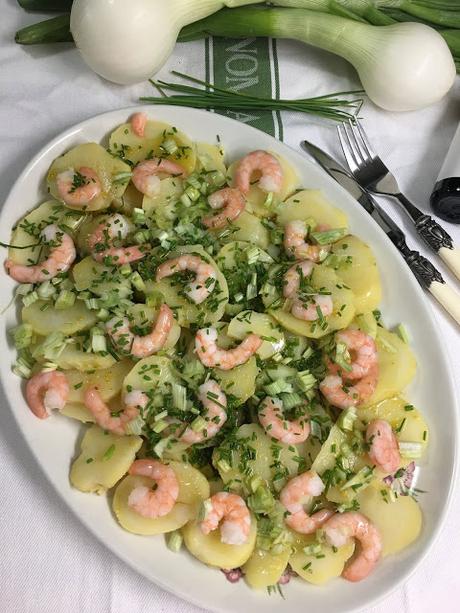 Ensalada De Patatas Con Cebolleta, Cebollino Y Gambas