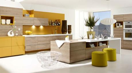 cocina de madera y color mostaza