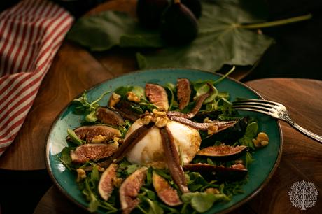 Ensalada de burrata con brevas y anchoas, la ensalada reina del verano