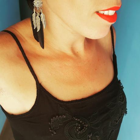 ¿Cómo combinar un vestido mostaza? Ideas de complementos y maquillaje