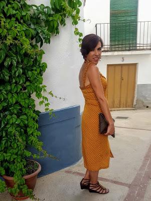 Cómo combinar un vestido mostaza? Ideas de complementos y maquillaje - Paperblog Cómo combinar un vestido mostaza? Ideas de complementos y maquillaje - Paperblog