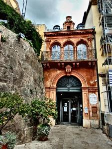 En Grasse, el Museo del Perfume, Notre-Dame-du-Puy