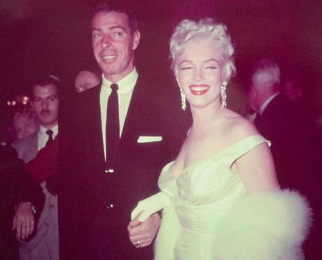 Marilyn junto a Joe DiMaggio, su marido en aquella época. (EFE)