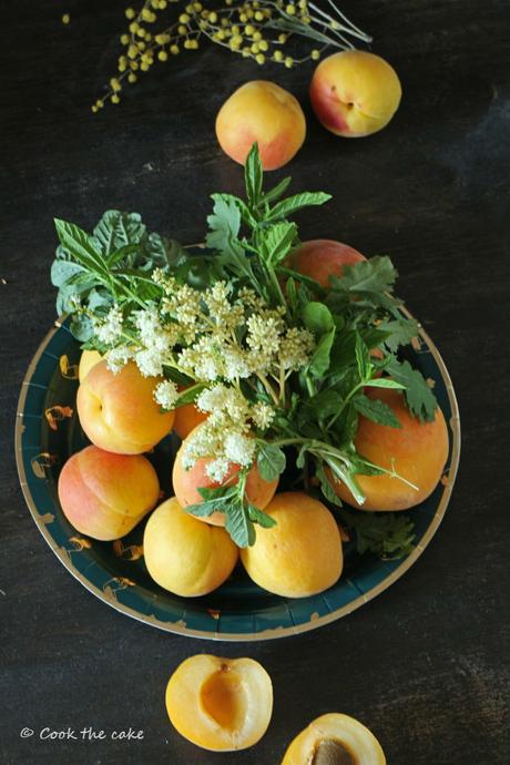 Hrnčekový koláč s jogurtom a broskyňami o pastel con yogur y albaricoques. {Receta eslovaca} apricot, albaricoques