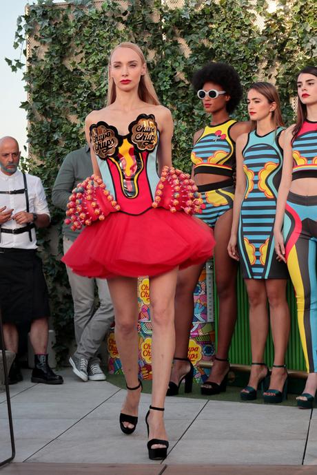 MAYA HANSEN Y CHUPA CHUPS