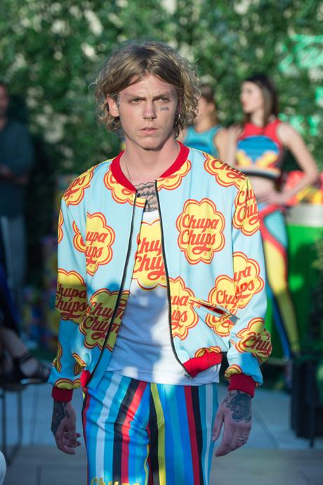 MAYA HANSEN Y CHUPA CHUPS