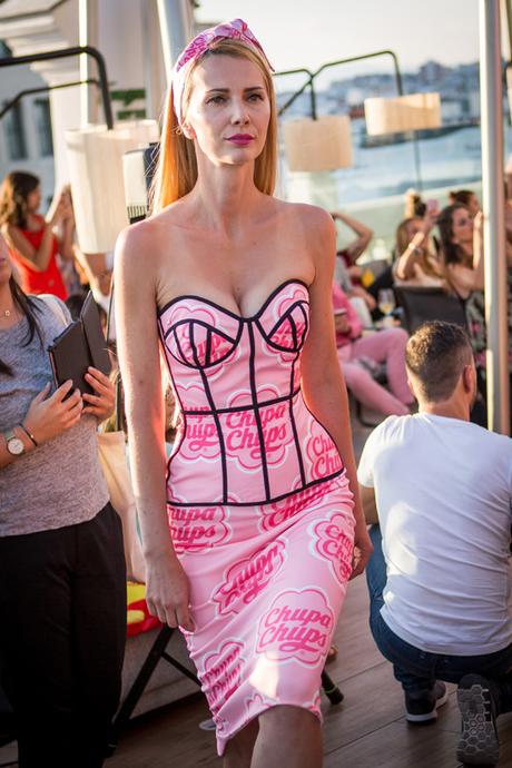 MAYA HANSEN Y CHUPA CHUPS