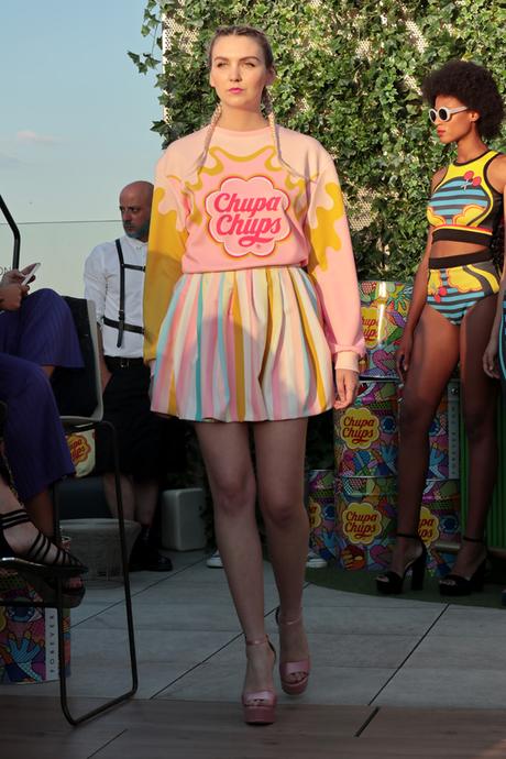 MAYA HANSEN Y CHUPA CHUPS