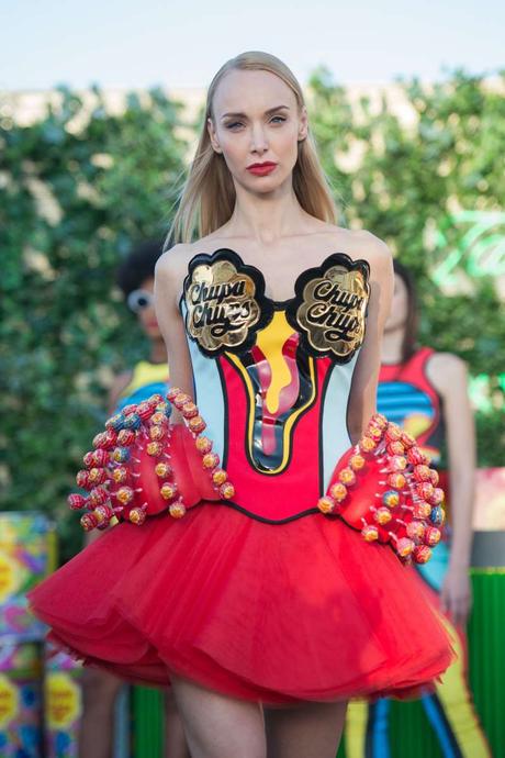 MAYA HANSEN Y CHUPA CHUPS