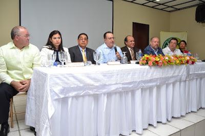 Reconocido director de DGII, Magín Díaz, por Cámara de Comercio de Valverde.