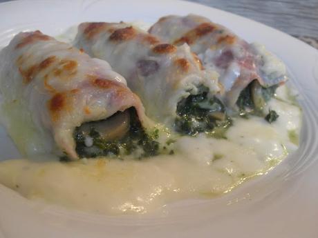 Canelones de jamón cocido, espinacas, champiñones y bacon Canelones de jamón cocido, espinacas, champiñones y bacon