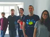 Detergente Líquido estrena versión acústica para gente haciendo cola lavar coche