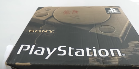 Unboxing estrenando la primera PlayStation, ¡quiero una!